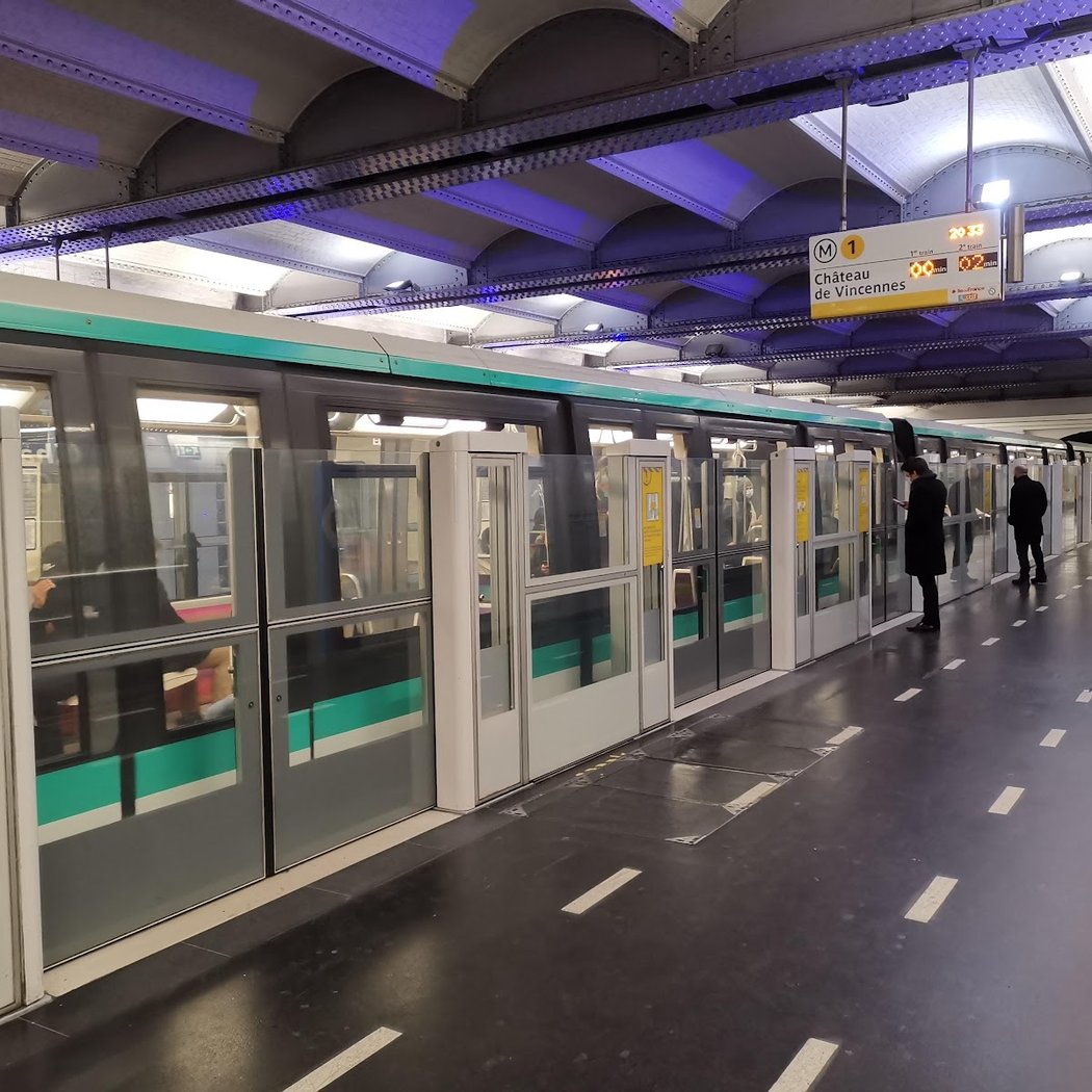Champs-Élysées–Clemenceau 3
